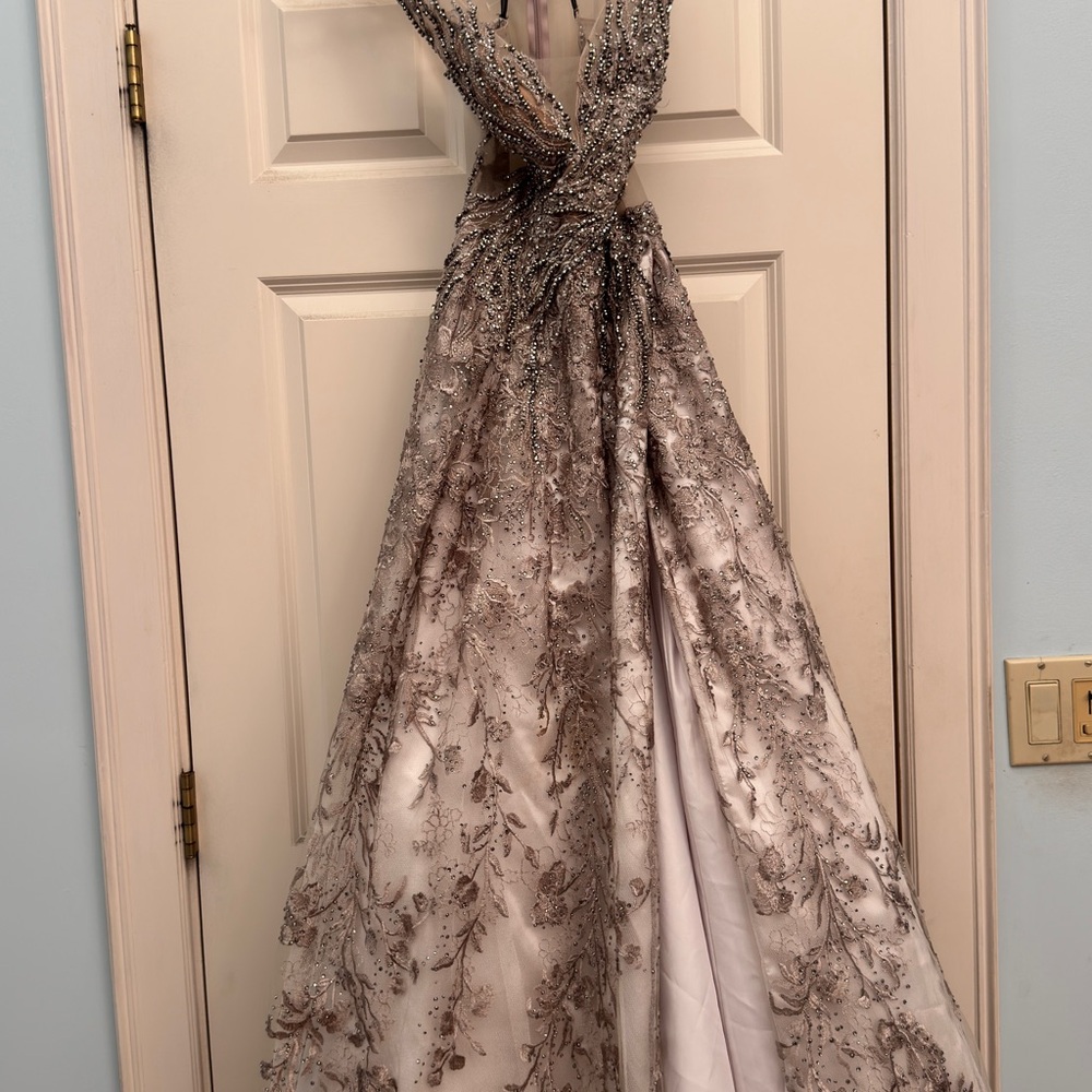 Luxurious V-Neck Sequined Split Prom Gown - Picture 9 of 12